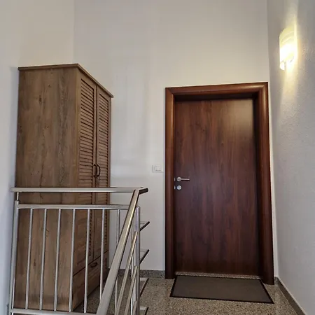 Luka Apartment *