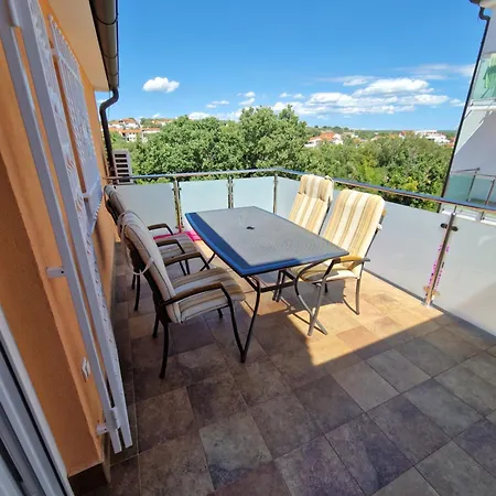 Luka Apartment *