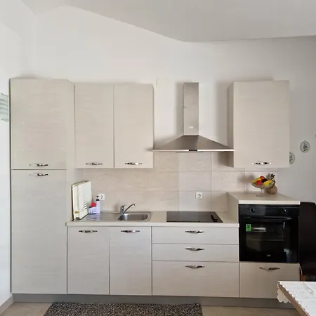 Luka Apartment Barbariga