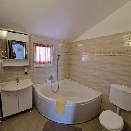 Luka Apartment *