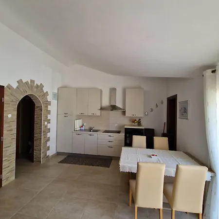 Luka Apartment *